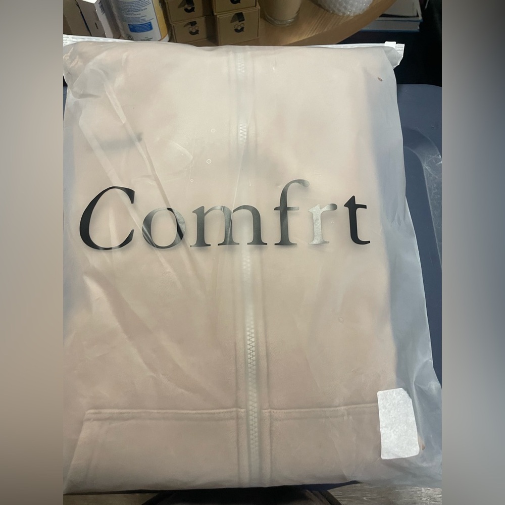 Comfrt Men's Cream Hoodie
